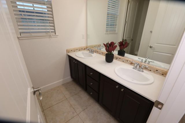 909 Blossom Rock Ln, Folsom, CA 95630