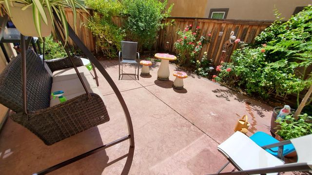 909 Blossom Rock Ln, Folsom, CA 95630