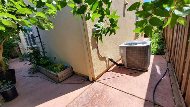 909 Blossom Rock Ln, Folsom, CA 95630