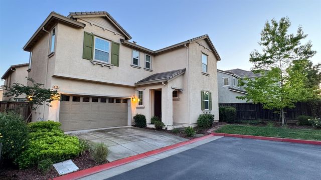 909 Blossom Rock Ln, Folsom, CA 95630