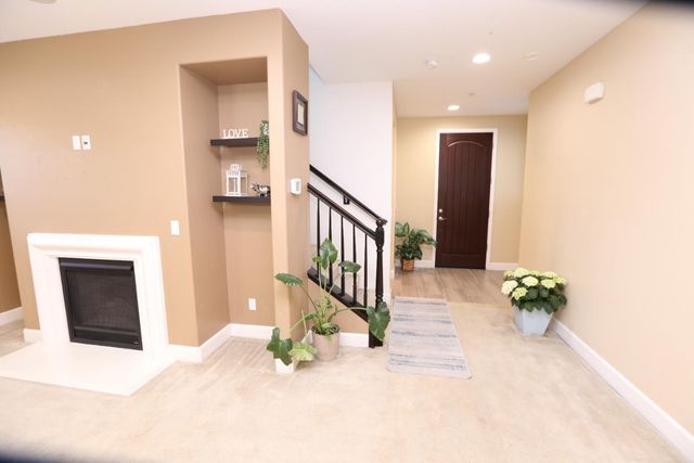 909 Blossom Rock Ln, Folsom, CA 95630