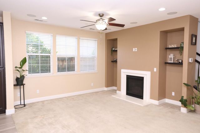 909 Blossom Rock Ln, Folsom, CA 95630