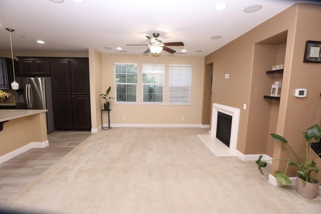 909 Blossom Rock Ln, Folsom, CA 95630