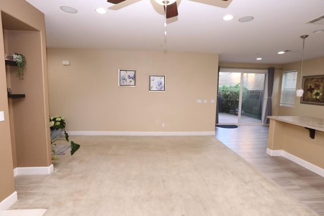 909 Blossom Rock Ln, Folsom, CA 95630