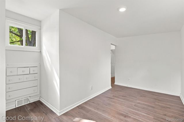 17228 Chapel Street, Detroit, MI 48219