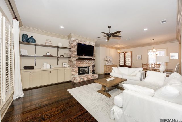 8274 Seville Ct, Baton Rouge, LA 70820