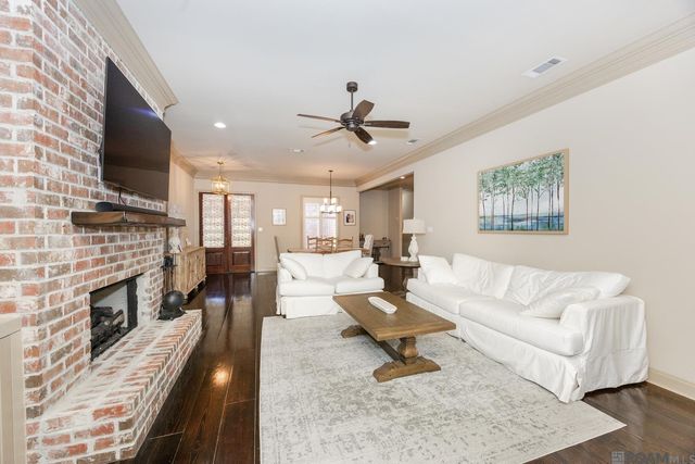 8274 Seville Ct, Baton Rouge, LA 70820