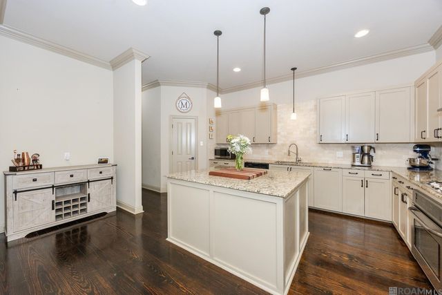 8274 Seville Ct, Baton Rouge, LA 70820