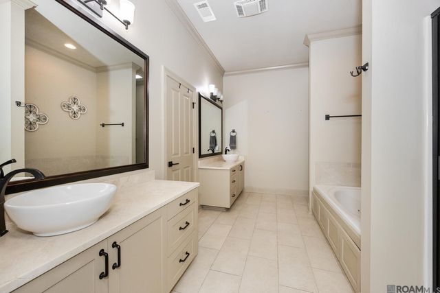 8274 Seville Ct, Baton Rouge, LA 70820