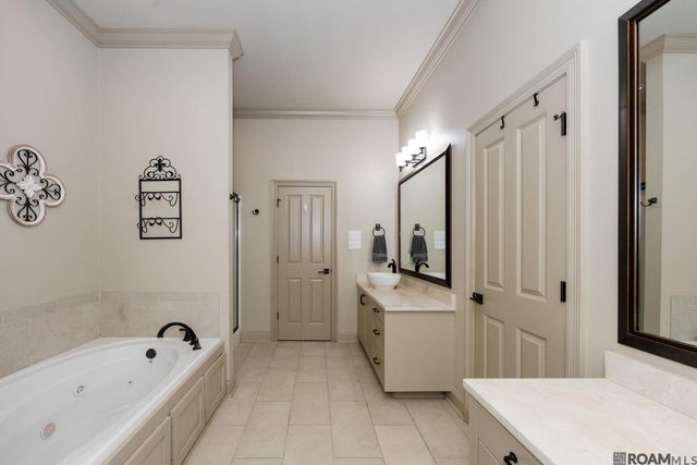 8274 Seville Ct, Baton Rouge, LA 70820