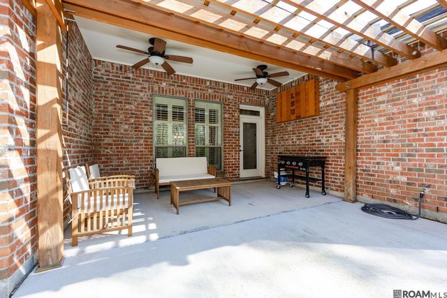 8274 Seville Ct, Baton Rouge, LA 70820