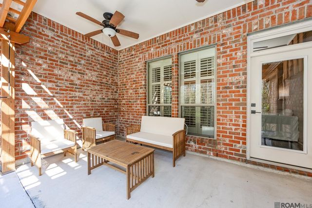 8274 Seville Ct, Baton Rouge, LA 70820