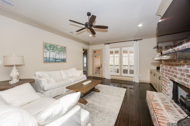 8274 Seville Ct, Baton Rouge, LA 70820