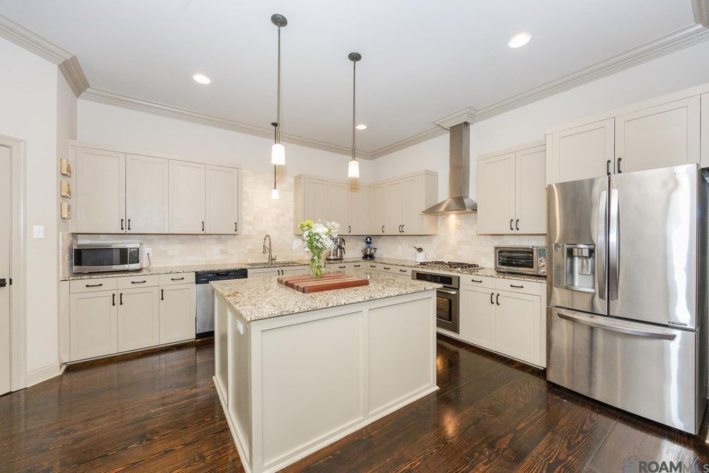 8274 Seville Ct, Baton Rouge, LA 70820