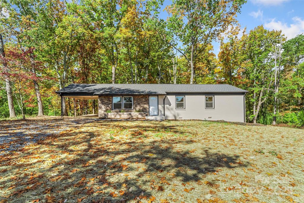 715 7th Avenue SE, Hickory, NC 28602