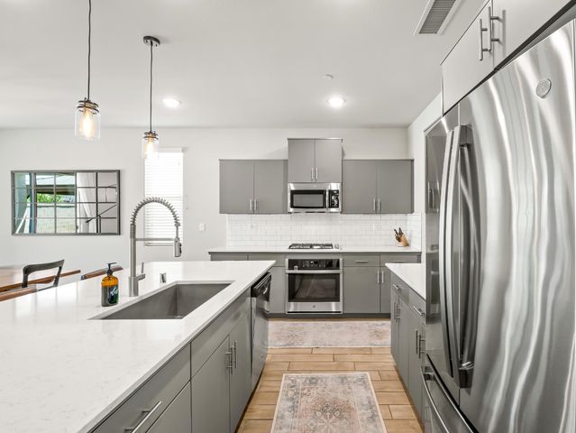 3322 Hermosa Avenue, Clovis, CA 93619