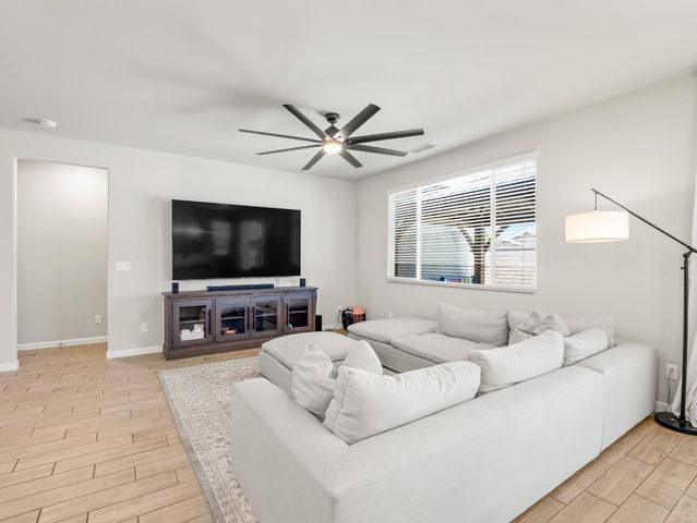 3322 Hermosa Avenue, Clovis, CA 93619