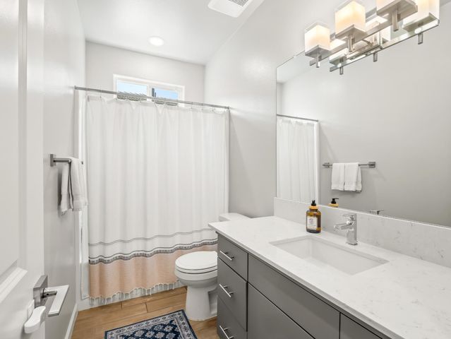 3322 Hermosa Avenue, Clovis, CA 93619