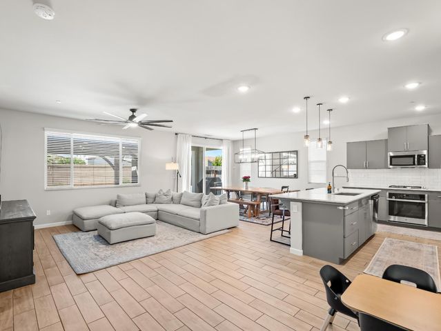 3322 Hermosa Avenue, Clovis, CA 93619