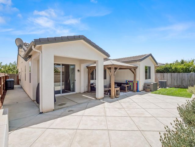 3322 Hermosa Avenue, Clovis, CA 93619