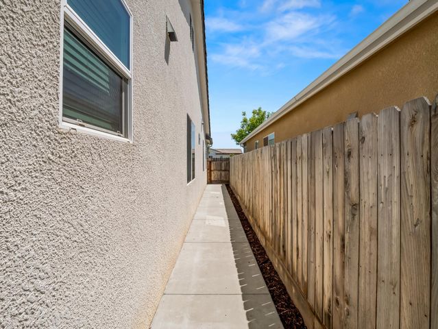 3322 Hermosa Avenue, Clovis, CA 93619