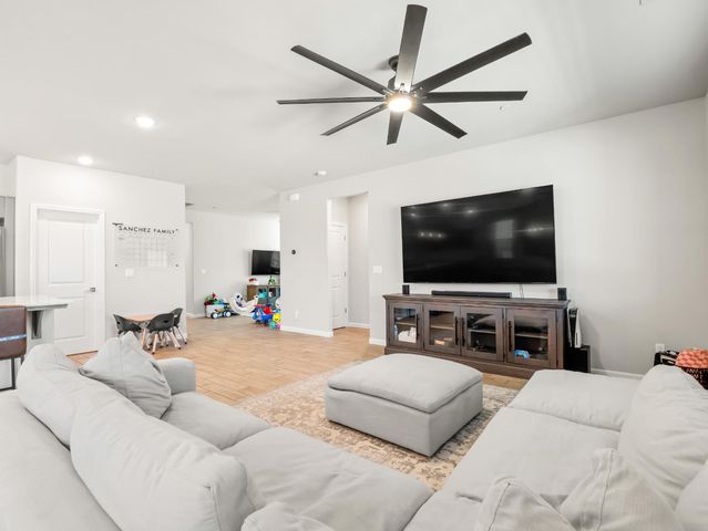 3322 Hermosa Avenue, Clovis, CA 93619