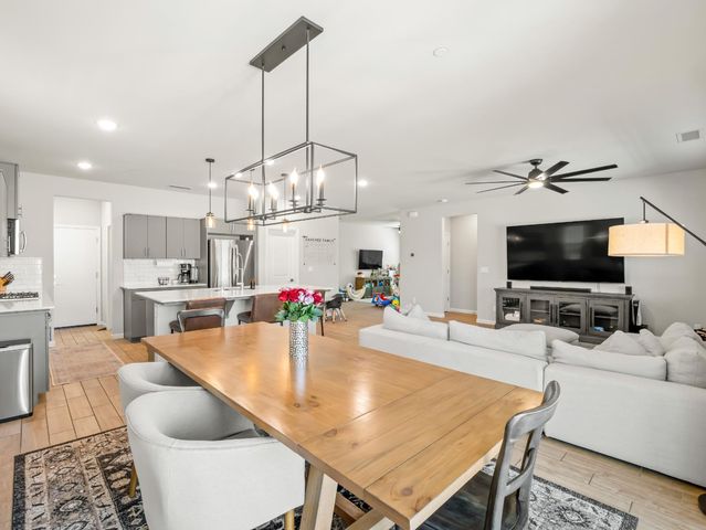 3322 Hermosa Avenue, Clovis, CA 93619