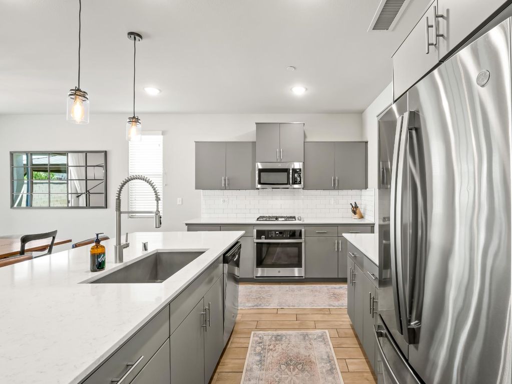Image 10 of property listing at 3322 Hermosa Avenue, Clovis, CA 93619