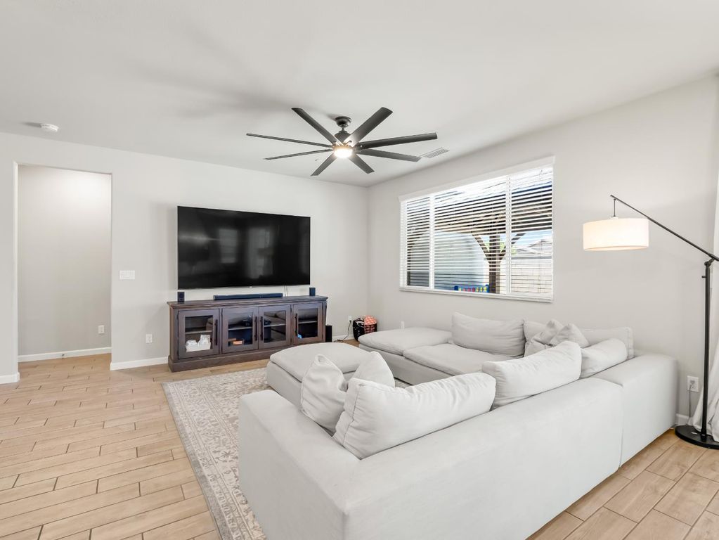 Image 14 of property listing at 3322 Hermosa Avenue, Clovis, CA 93619