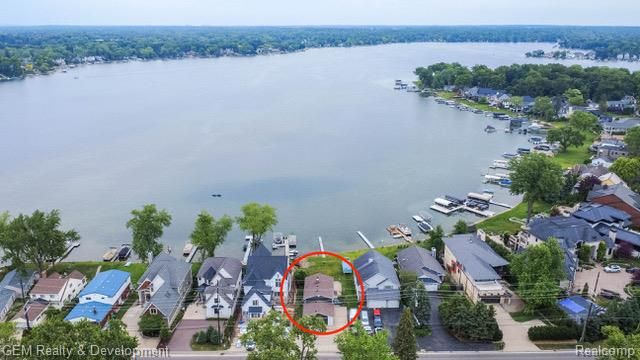 1869 Union Lake Road, Commerce Charter Township, MI 48382