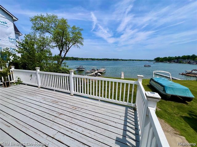 1869 Union Lake Road, Commerce Charter Township, MI 48382