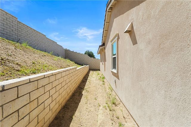 6877 N Curtis 2, San Bernardino, CA 92407