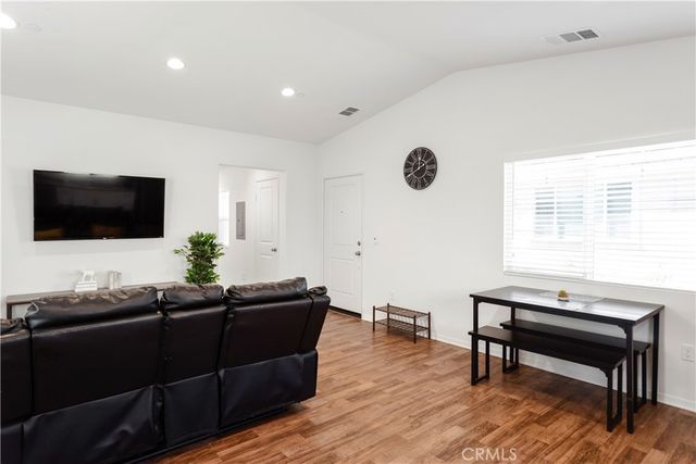 6877 N Curtis 2, San Bernardino, CA 92407