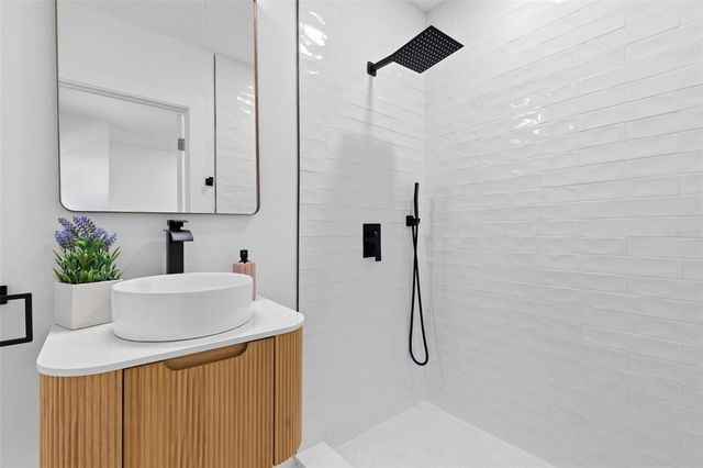 2116 W SEWAHA STREET, Tampa, FL 33612