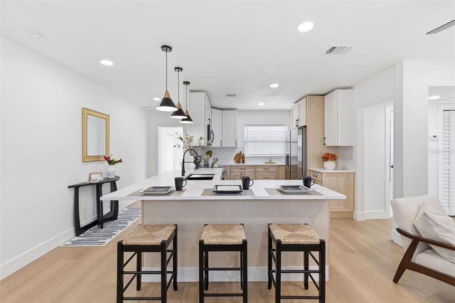 2116 W SEWAHA STREET, Tampa, FL 33612