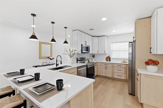 2116 W SEWAHA STREET, Tampa, FL 33612