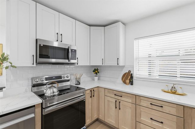 2116 W SEWAHA STREET, Tampa, FL 33612