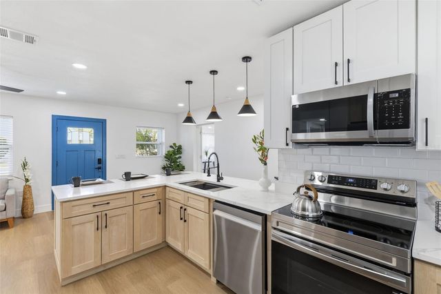 2116 W SEWAHA STREET, Tampa, FL 33612