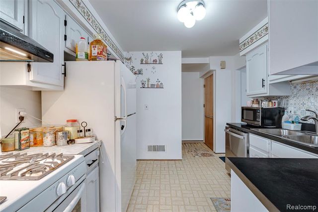 41617 Bedford Drive, Canton, MI 48187