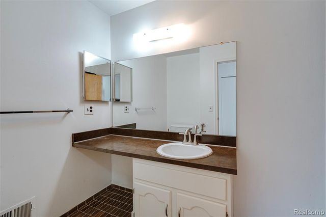 41617 Bedford Drive, Canton, MI 48187