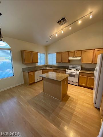 7565 SPLASHING ROCK Drive, Las Vegas, NV 89131