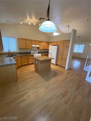 7565 SPLASHING ROCK Drive, Las Vegas, NV 89131