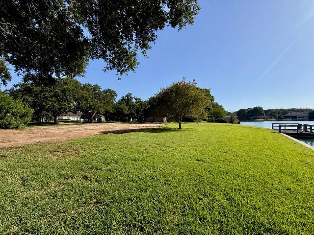 711 Salerno Street, Sugar Land, TX 77478