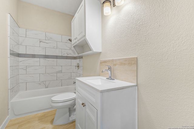 2634 E Houston, San Antonio, TX 78202