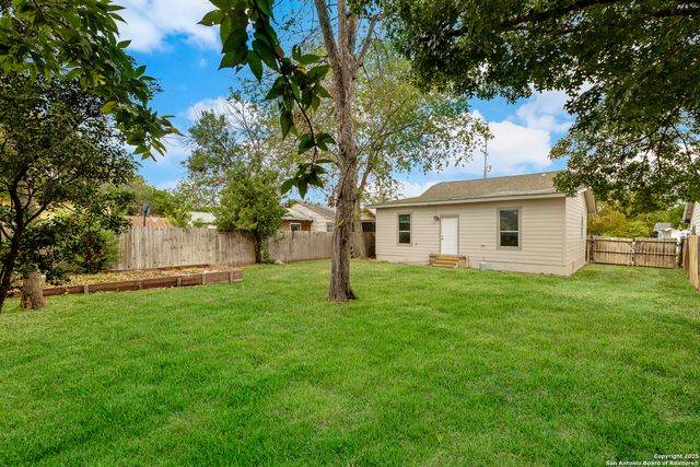 2634 E Houston, San Antonio, TX 78202