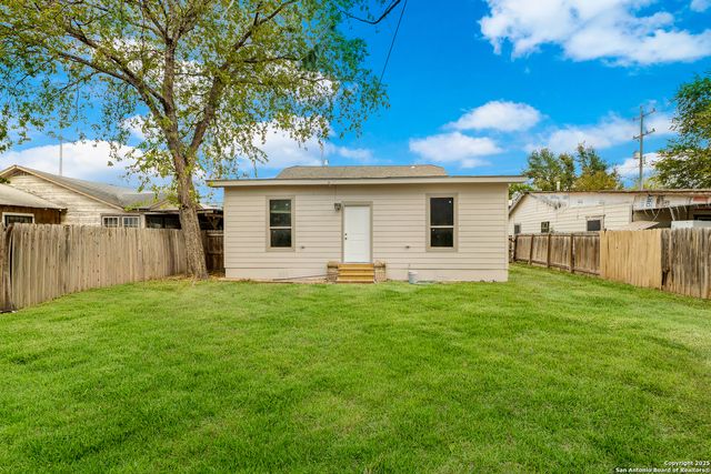2634 E Houston, San Antonio, TX 78202