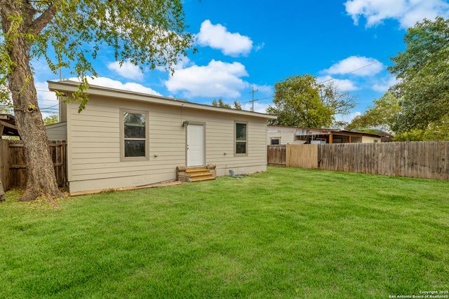 2634 E Houston, San Antonio, TX 78202