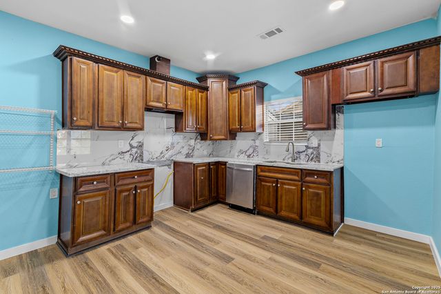 2634 E Houston, San Antonio, TX 78202