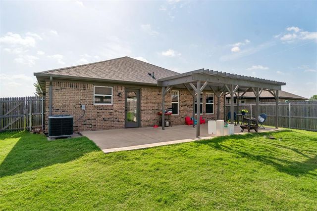 18609 Caballero Drive, Edmond, OK 73012