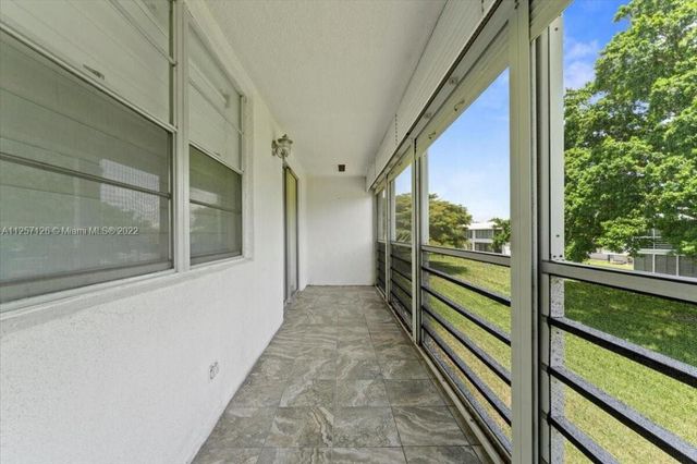 301 Farnham M 301, Deerfield Beach, FL 33442